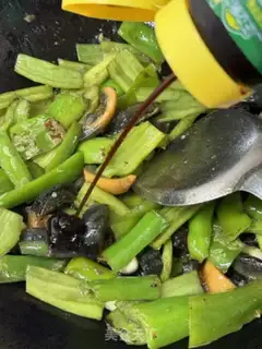 Make Pepper fried eggs step 6