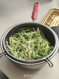Make Smash the peas with a golden needle mushroom step 2