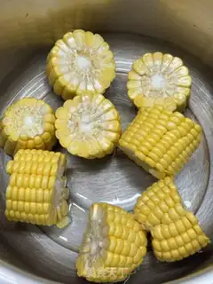 Make Hyata corn soup step 1