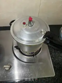 Make Pepper pickles and pork soup step 7