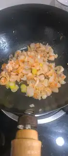 Make Shrimp spinach noodles step 4