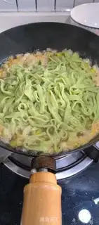 Make Shrimp spinach noodles step 8
