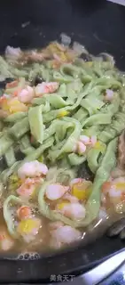 Make Shrimp spinach noodles step 10