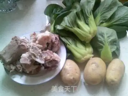 Make Potato broccoli bone soup step 0