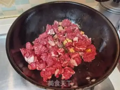 Make Pineapple black pepper beef step 4