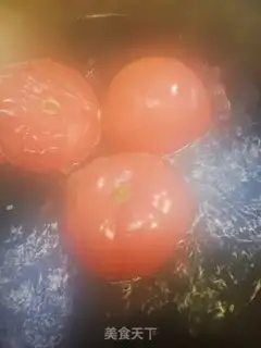Make Tomato fried eggs step 1