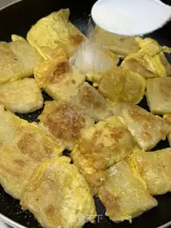 Make Egg frying step 9