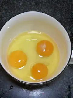 Make Eggs and meat and rice step 1
