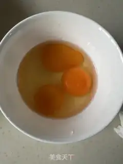Make Scrambled eggs step 1