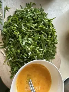Make Scrambled eggs step 2