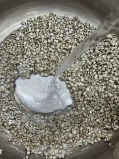 Make Piggy soup in the rice step 7