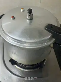 Make Piggy soup in the rice step 8