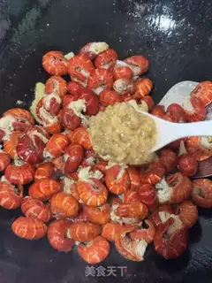 Make Garlic Lobster Noodles step 7