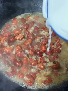 Make Garlic Lobster Noodles step 11