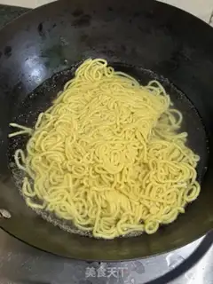 Make Garlic Lobster Noodles step 12