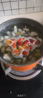 Make Autumn orange water step 1