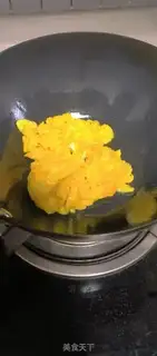 Make Sniffles, fried eggs step 1