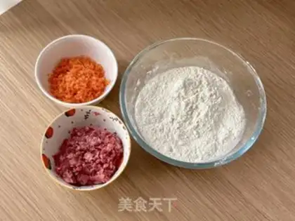 Make Carrot beef rolls step 0