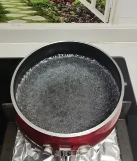 Make Potato black sesame soup step 1