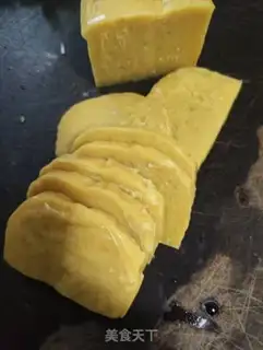 Make Weenie makes yellow rice sauce step 1