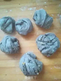 Make A pecan roll step 5