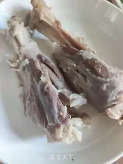 Make Mongol roasted lamb calf step 1