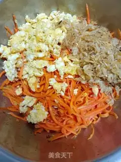 Make Three fresh carrot pots step 0