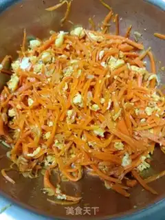 Make Three fresh carrot pots step 1