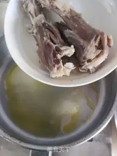 Make Mongol roasted lamb calf step 3