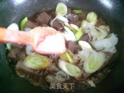 Make The taro on the onion makes duck blood step 10