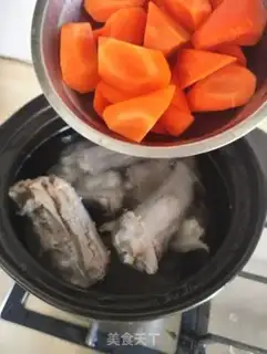 Make Carrots, goat