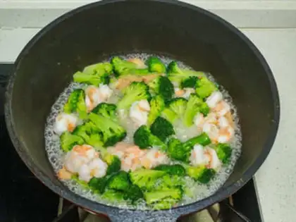 Make Shrimp fried broccoli step 4