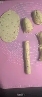 Make Red-tree sesame mascara bread step 1