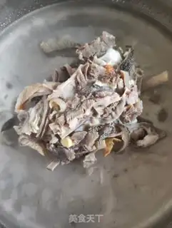 Make Blue radish and lamb soup step 0