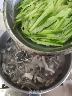 Make Blue radish and lamb soup step 2