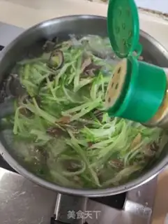 Make Blue radish and lamb soup step 3