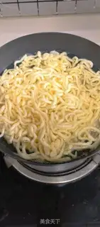 Make Shrimp squeezing noodles step 4