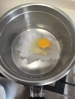 Make Five black oatmeal egg porridge step 1