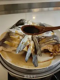 Make Precious fish heads step 4