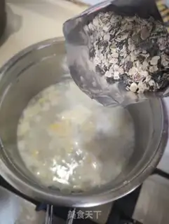 Make Five black oatmeal egg porridge step 3