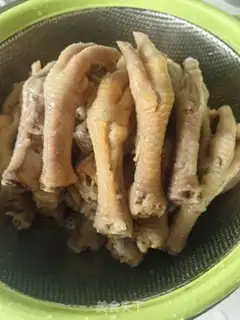 Make Spicy chicken claws step 1