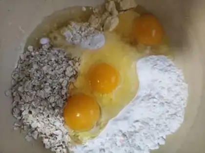 Make Spicy egg oatmeal step 0