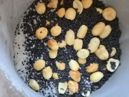 Make Black sesame peanut soup step 0