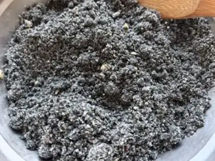 Make Black sesame peanut soup step 1