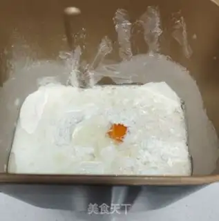 Make Puffed coconut bread step 1