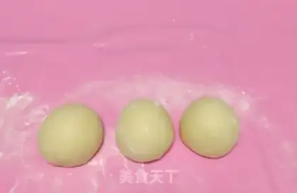 Make Puffed coconut bread step 5