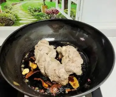 Make The inner ridge of the red cow step 5