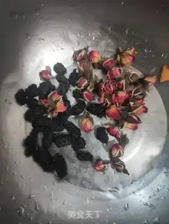 Make Cinnamon rose tea step 1