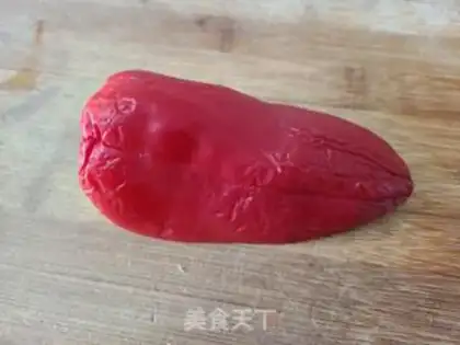Make Paprika fried meat step 1