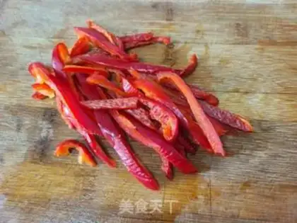 Make Paprika fried meat step 2